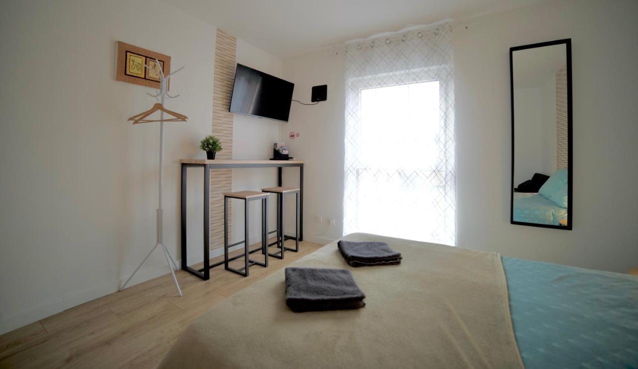B&B Chez L'Habitant Chambre Privative Sur La Route Des Vins Tv Parking Box Velo Issenheim Exteriér fotografie