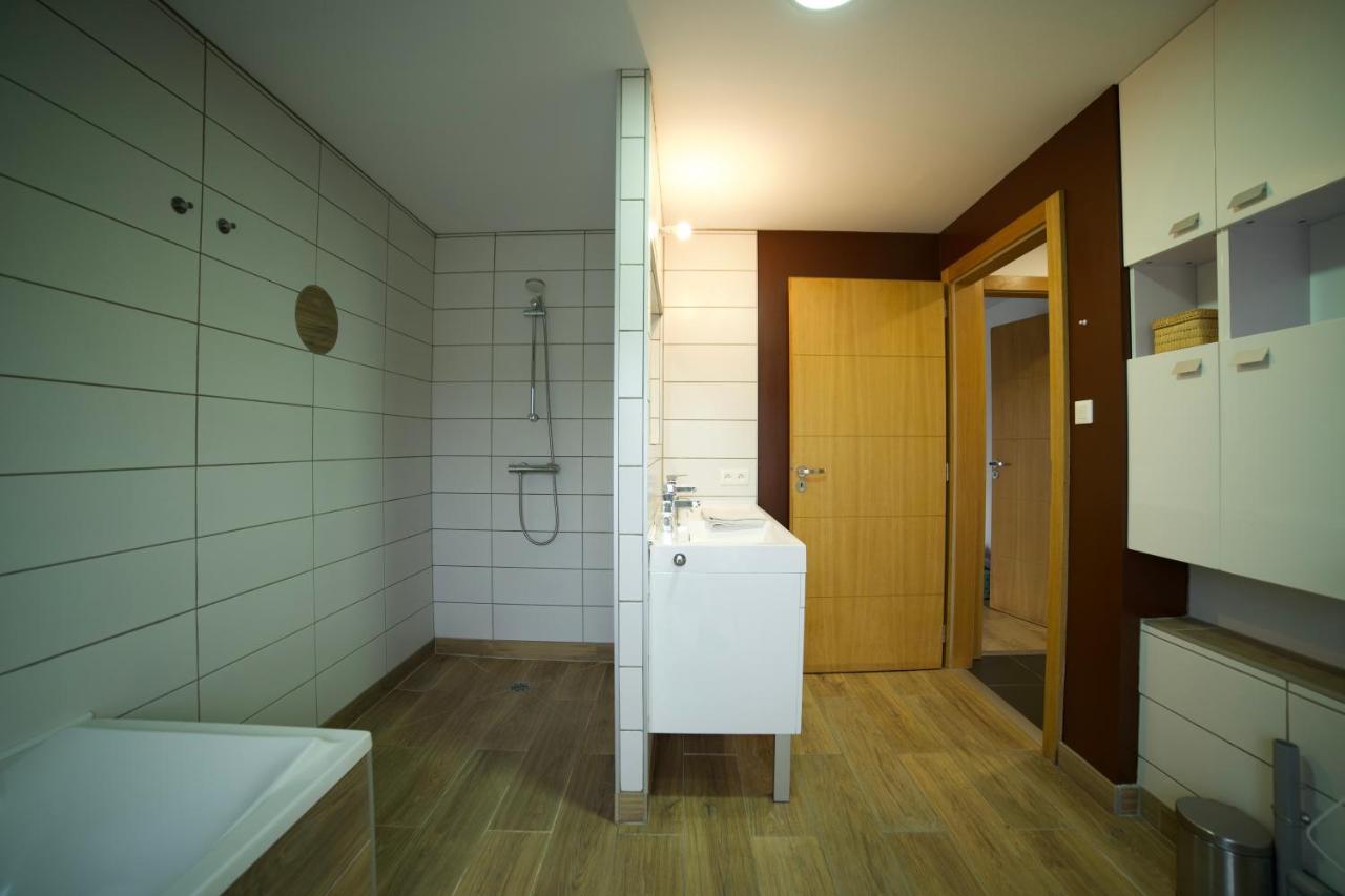 B&B Chez L'Habitant Chambre Privative Sur La Route Des Vins Tv Parking Box Velo Issenheim Exteriér fotografie